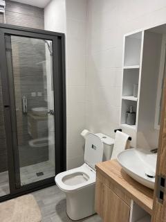 East Airport Apartments - 5