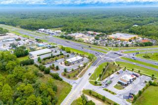 2 Mi to 7 Sisters Springs! Home with Resort Perks - 9