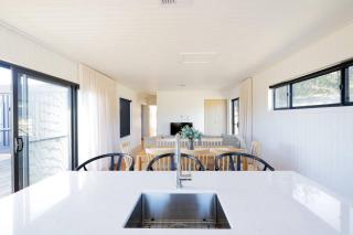 Off-Grid Farm Stay with Scenic Views - 9