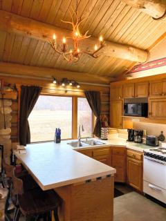 Rocky Mountains Nature Escape: Amazing Log Cabin with a Hot Tub in Darby, MT - 6