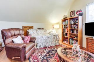 Near Hiking and Biking Pet-Friendly Rogers Getaway! - 5