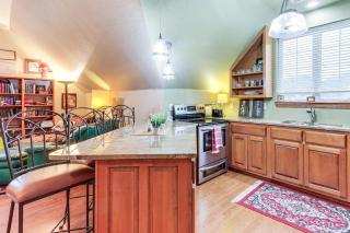 Near Hiking and Biking Pet-Friendly Rogers Getaway! - 1