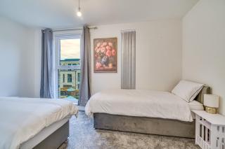 Brand New 4 Bed House - 9