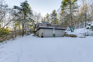 Trail Access On-Site Gorgeous MCM Deck House! - 2