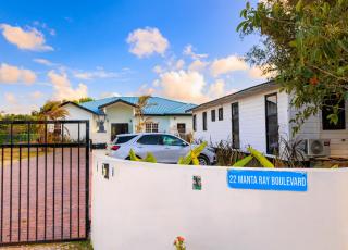 2 bedroom Guest House with comp ride to the airport - 8