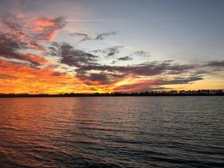 Lakeside Cabin for a Glamping Getaway near Tampa, Florida - 6