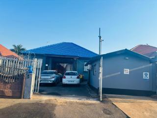 Rose-Lee Cottage - 7