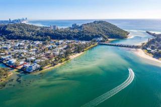 Luxury Waterfront Stay at Tallebudgera Creek - 5