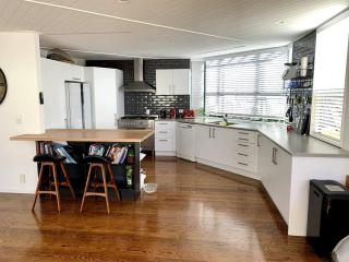 Bespoke Stays - Devonport Hideaway - 7