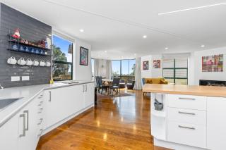 Bespoke Stays - Devonport Hideaway - 6