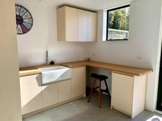 Bespoke Stays - Devonport Hideaway - 1