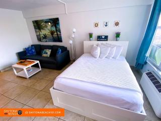 Oceanfront building with studio - 9