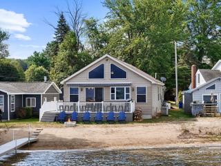 Sauna, Game Room, and Beach Front on Houghton Lake - 4