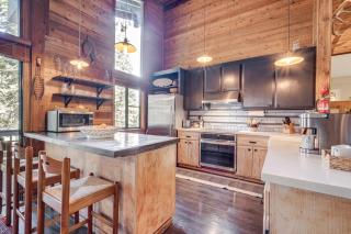 Free Ski Shuttle! Spacious Northstar Resort Cabin - 3