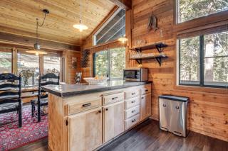 Free Ski Shuttle! Spacious Northstar Resort Cabin - 2