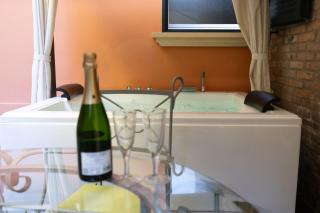 BolognaRoomscom - Isaia Garden Private Garden Spa Bath - 8