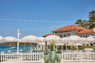 3 Bed Beachfront Apartment Steps to Ferry & Beach - 3