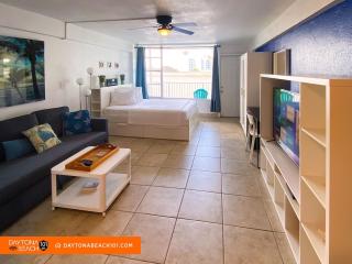 Oceanfront building with studio - 7