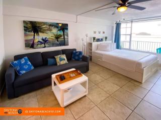 Oceanfront building with studio - 6