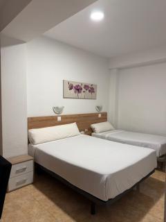 Hostal Altet Suites - 9