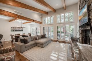 Ridge Court # 13 by Tahoe Getaways - 3BR Palisades at Alpine Condo w Ski Shuttle & Tennis! - 7