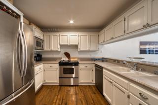 Ridge Court # 13 by Tahoe Getaways - 3BR Palisades at Alpine Condo w Ski Shuttle & Tennis! - 2