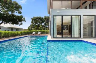 5BDR Ultimate Family Retreat Pool Toys Galore - 0