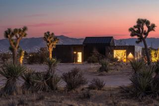 The Moasis 5 acre Modern w Pool Spa - 1