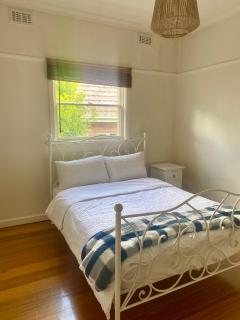 Comfy & Budget-Friendly Home in Balwyn - Quiet & Close to Melbourne CBD - 6