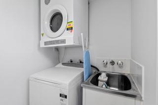 Central 2BR Apt with City Views, Balcony & Car Park - 3