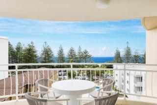 Ocean View Coastal Haven in Burleigh Heads - 9