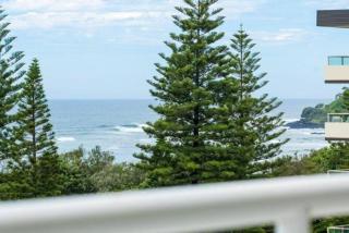 Ocean View Coastal Haven in Burleigh Heads - 5