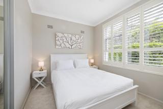 Spacious 5-Bed Beach House with Ocean View - 8