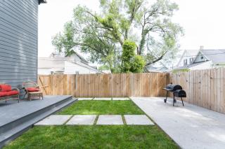 Chic & Spacious Newly Renovated Downtown Retreat 4BR-3BA that Sleeps 10 - 8