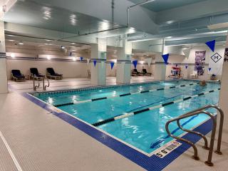 Luxury Downtown Apt with Parking, Gym, and Indoor Pool - 9