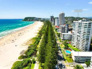 Beachfront Burleigh Getaway! - 0
