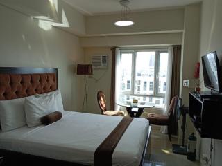 Studio unit at The Beacon Makati near Greenbelt - 7