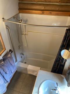 Relaxing Glamping Vacation: Fantastic Log Cabin with a Hot Tub in Darby, MT - 5