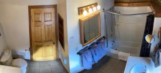 Relaxing Glamping Vacation: Fantastic Log Cabin with a Hot Tub in Darby, MT - 2