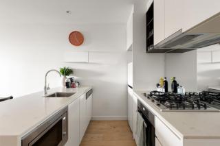 Free parking - 2 bed 2 bathroom modern apartment - 1