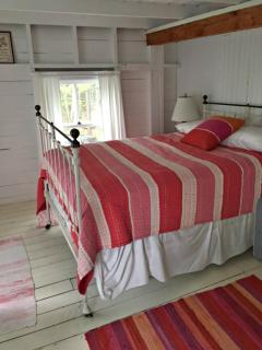 Charming Cottage Rental with Breathtaking Ocean Views on Peaks Island, Maine - 1