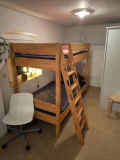 Quiet 2-person apartment with good connections - 8