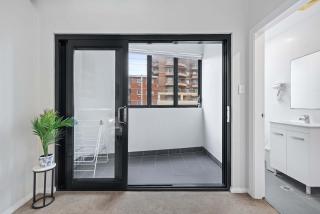 Transit-Friendly Studio - Direct to City & Beach at Kingsford - 6