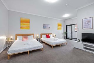 Transit-Friendly Studio - Direct to City & Beach at Kingsford - 4