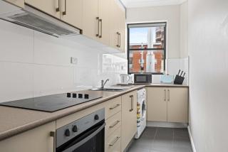 Transit-Friendly Studio - Direct to City & Beach at Kingsford - 2