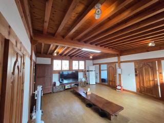 Yangyang 88 Hanok Stay - 4