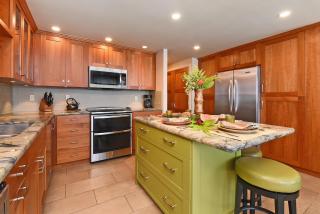 Papakea L303 · PK L303 Kaanapali BeachFront 2BD w Ocean View Poo - 5