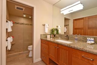 Papakea L303 · PK L303 Kaanapali BeachFront 2BD w Ocean View Poo - 3
