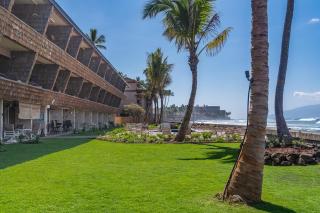 Kulakane 306 · KK 306 Remodeled BeachFront 2BD w Ocean Views AC - 5