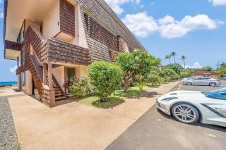 Kulakane 306 · KK 306 Remodeled BeachFront 2BD w Ocean Views AC - 1